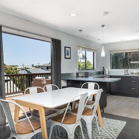 Convenient Family Bach With Easy Access To Blake Park The Beach And Downtown Mount Maunganui Kültér fotó