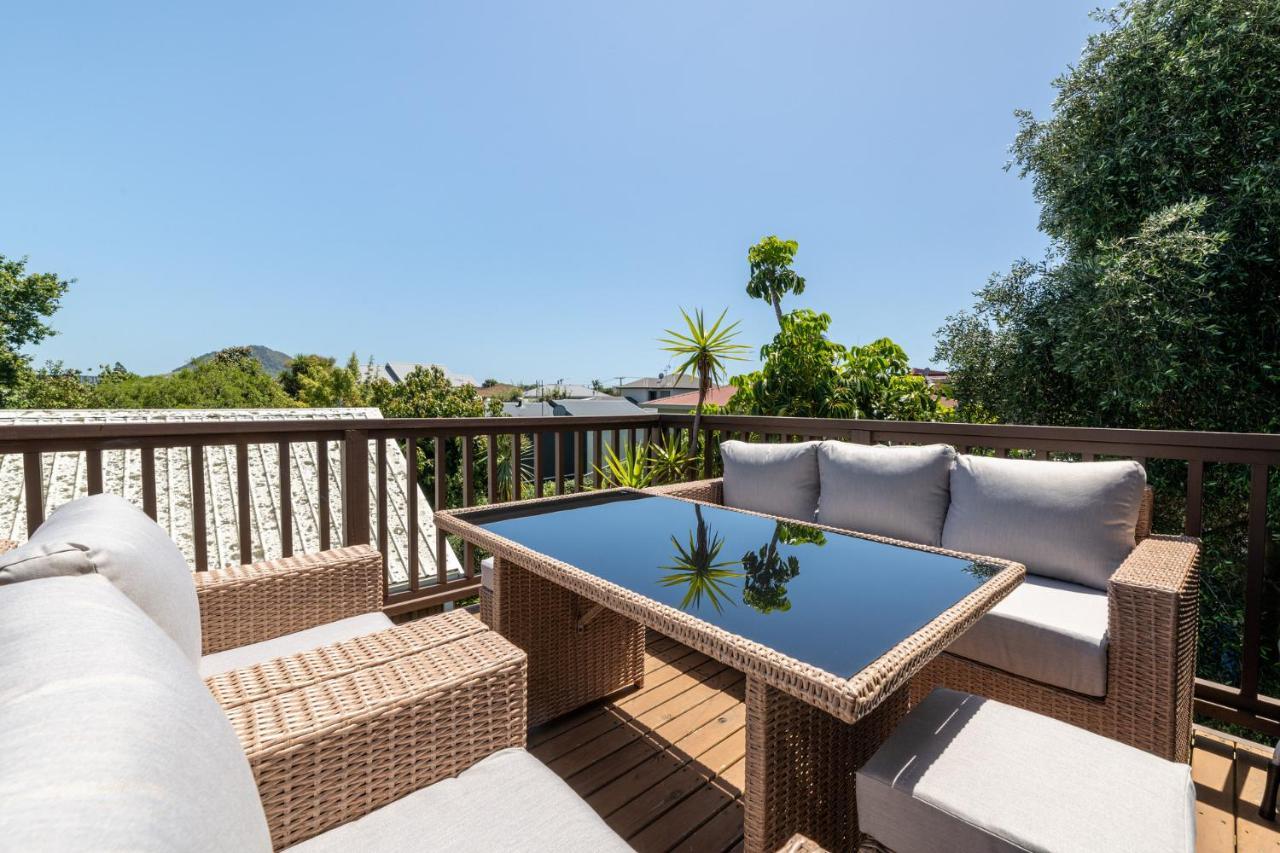 Convenient Family Bach With Easy Access To Blake Park The Beach And Downtown Mount Maunganui Kültér fotó