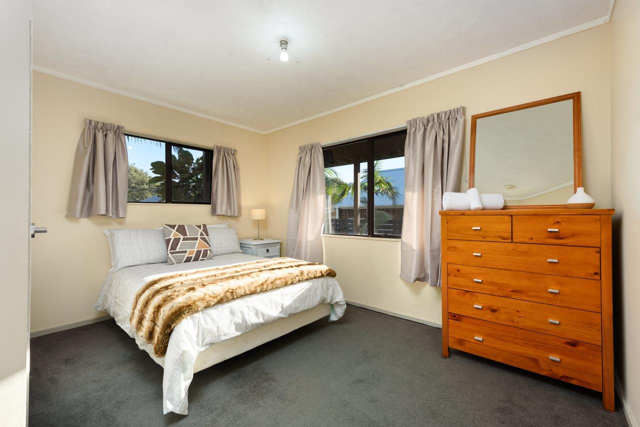 Convenient Family Bach With Easy Access To Blake Park The Beach And Downtown Mount Maunganui Kültér fotó