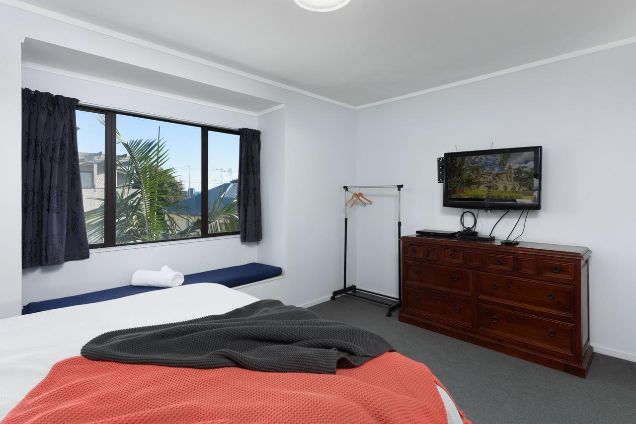 Convenient Family Bach With Easy Access To Blake Park The Beach And Downtown Mount Maunganui Kültér fotó