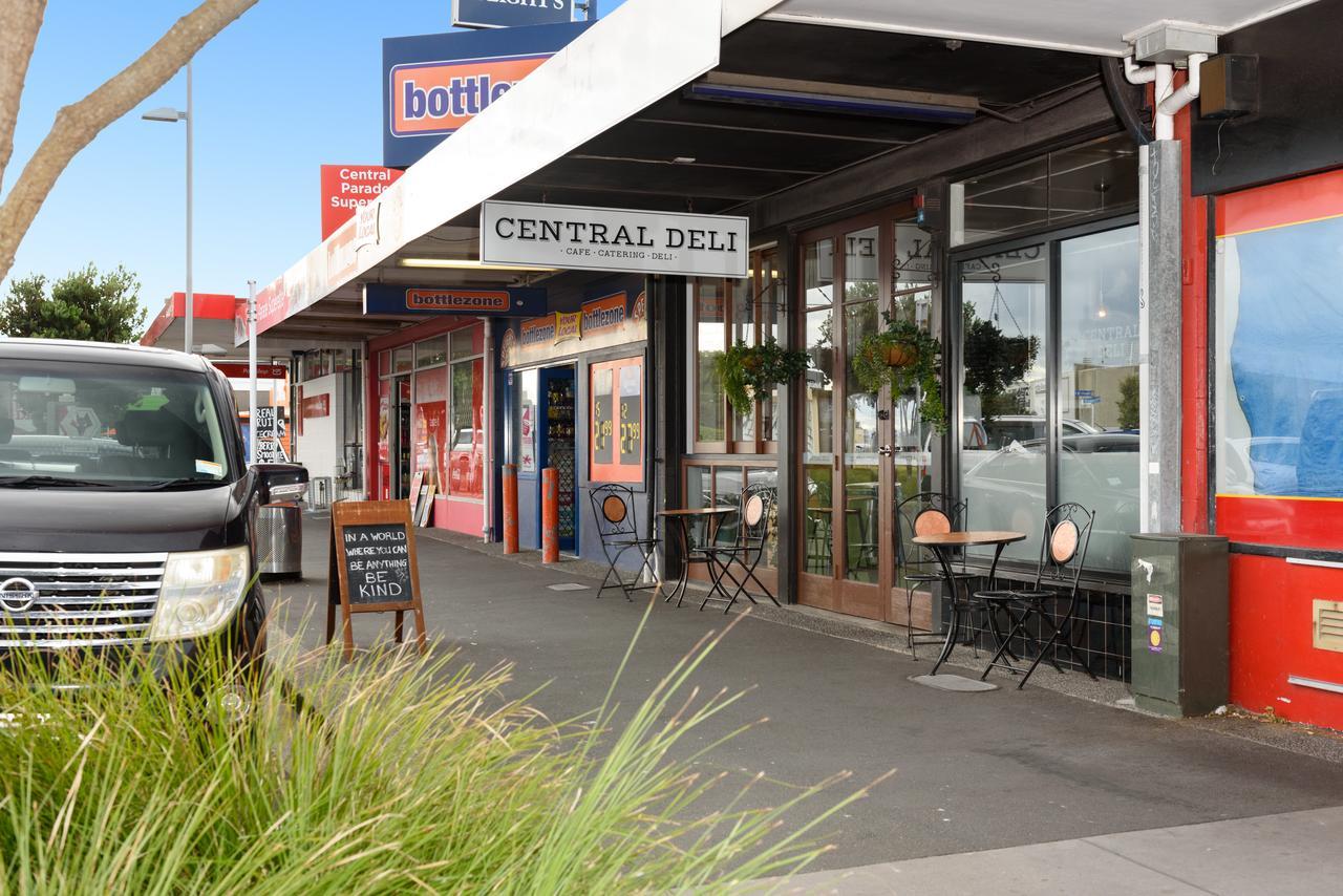 Convenient Family Bach With Easy Access To Blake Park The Beach And Downtown Mount Maunganui Kültér fotó