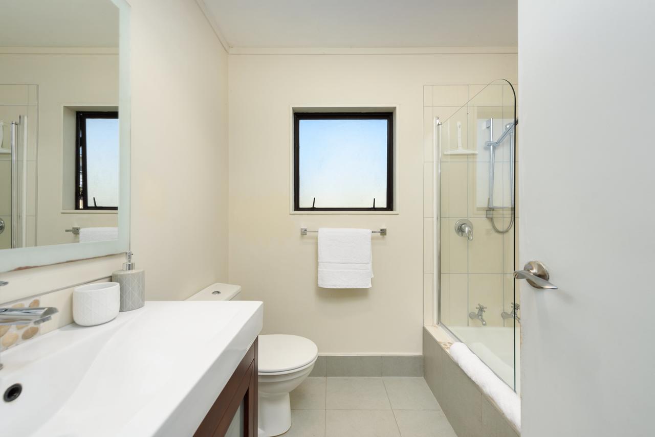 Convenient Family Bach With Easy Access To Blake Park The Beach And Downtown Mount Maunganui Kültér fotó